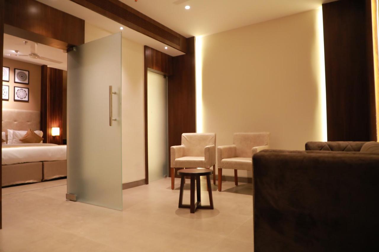 קאנור Magnet Hotel מראה חיצוני תמונה