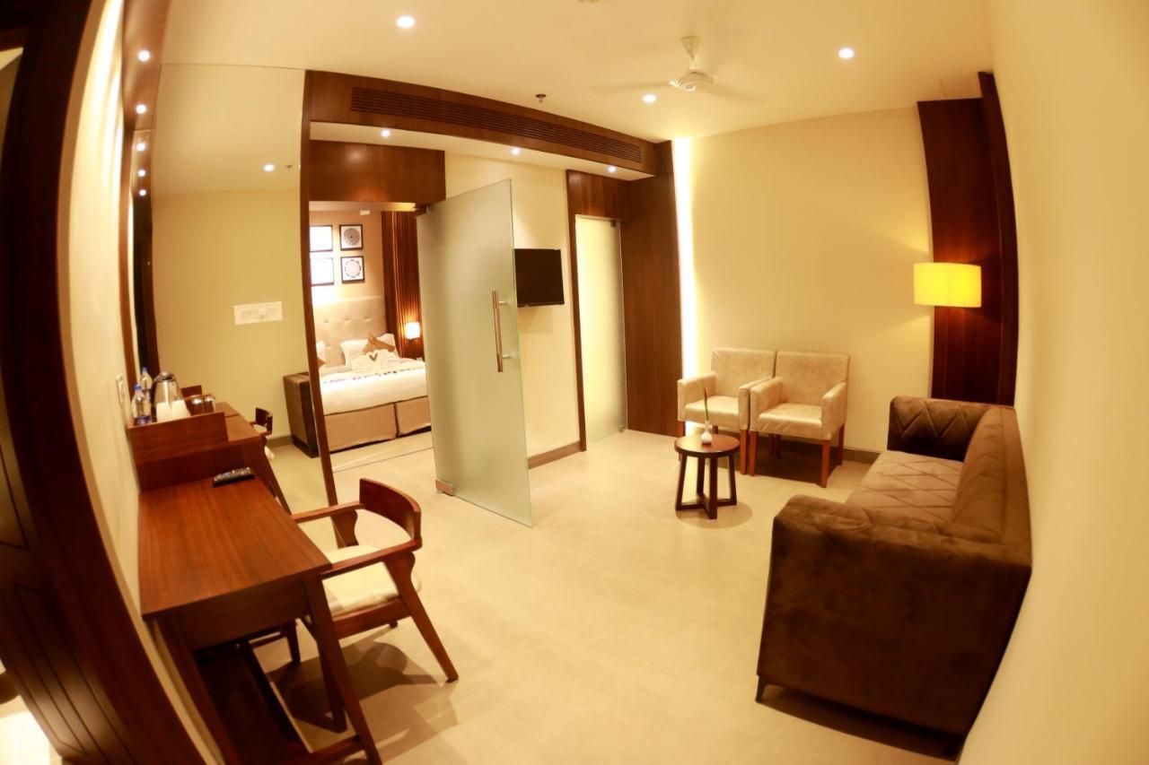 קאנור Magnet Hotel מראה חיצוני תמונה