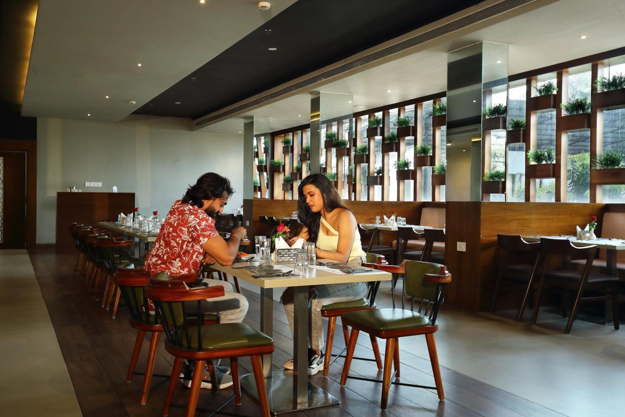 קאנור Magnet Hotel מראה חיצוני תמונה